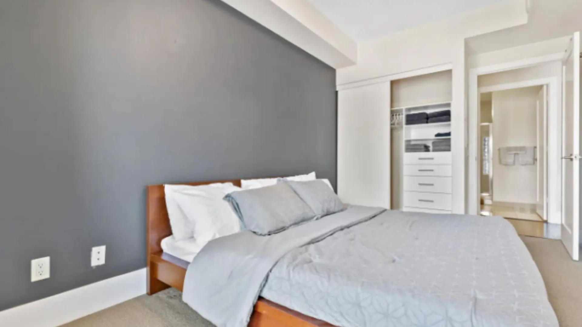 Comfort 300 Front Suites Near Rogers Centre & Free Parking Toronto 0*,